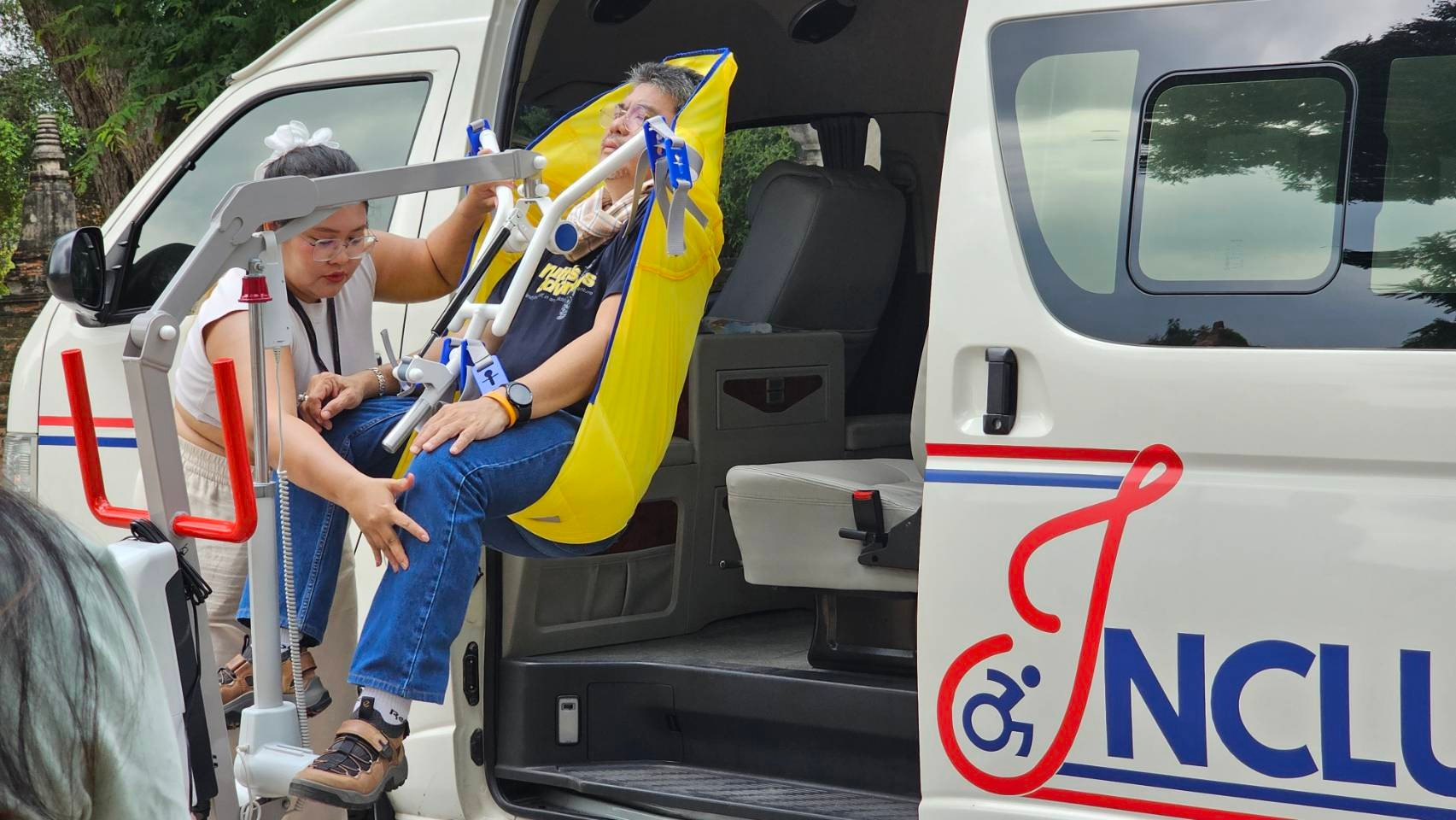 CMED electric patient hoist full unit - main product photo
